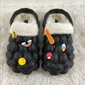 WILD DIVA Lounge Unique Fleece Lined Black Bubble Clogs with Fun Charms Size 11